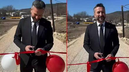 Belediye başkanı, köprüyü tek başına açtı... Sebebini bu sözlerle açıkladı Belediye başkanı, köprüyü tek başına açtı... Sebebini bu sözlerle açıkladı