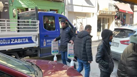 Karaköyde korsan otoparkçılara denetim; üzerinden silah çıktı
