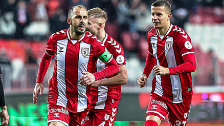 Samsunspor Adana Demirspor maçına 1 eksikle çıkacak 2 isim ısınırda