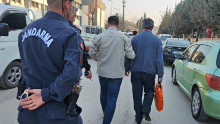 Boşanma aşamasındaki eşini tabancayla kovaladı