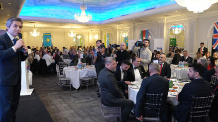 Londra Türk Birliği’nin iftarında 8 ülkenin bayrağı dalgalandı