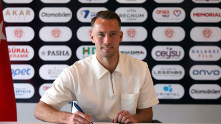 Antalyaspor Van de Streekin sözleşmesini uzattı