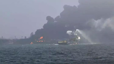 İngilterede petrol tankeri ile zehirli kimyasal taşıyan kargo gemisi çarpıştı