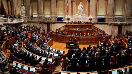 Portekizde güvenoyu alamayan hükümet düştü: Son 3 yılda 3. kez sandığa gidecekler