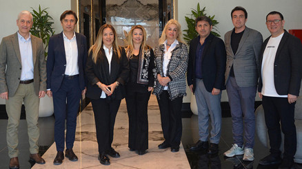 İzmir Gazeteciler Cemiyeti Başkanı Dilek Gappiden Demirören Medya Grubuna ziyaret