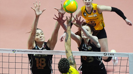 VakıfBank, CEV Şampiyonlar Liginde yarı finalde Fenerbahçe geri dönüşü engelleyemedi VakıfBank, CEV Şampiyonlar Liginde yarı finalde Fenerbahçe geri dönüşü engelleyemedi