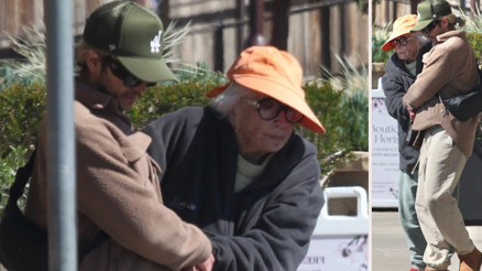 Şöhreti de serveti de derdine derman değil... Yanında ona annem diye sarılacak bir evladı bile yok... Artık ona yedi kat eller bakıyor
