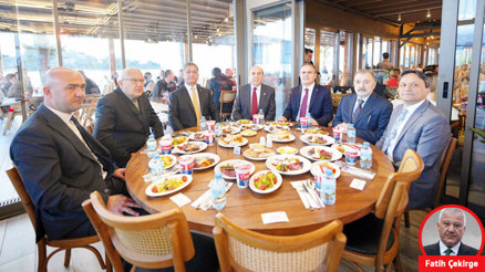 Aydın Hoca’dan siyasette hizmet dersi