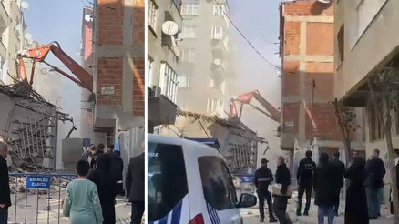 Esenlerde kontrollü yıkım sırasında yan taraftaki bina hasar aldı Apartman tahliye edildi