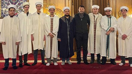 Genç hafız adayları teravih kıldırdı