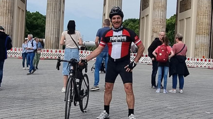 55 bin kilometre pedal çevirerek rekor kırdı