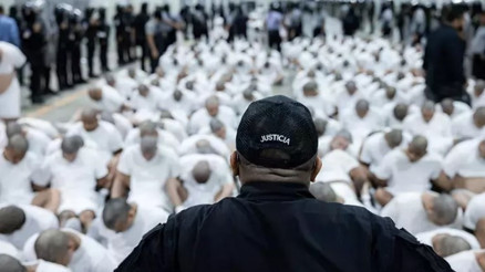 ABD’de tutuklu Venezuelalı çete üyeleri, El Salvador’daki hapishaneye nakledildi