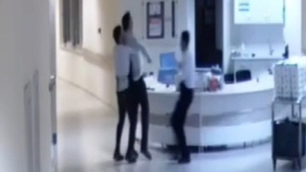 Sivasta nefes borusuna zeytin kaçan hasta yakını Heimlich manevrasıyla kurtarıldı