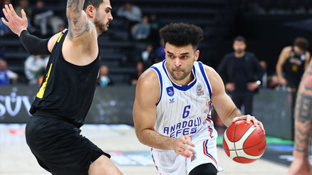 Anadolu Efes, Mersin Sporu farklı geçti