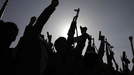 Son dakika... Husiler duyurdu: ABD uçak gemisine 3. saldırı