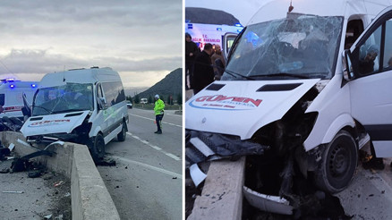 Tokatta işçileri taşıyan minibüs, beton bariyere çarptı Çok sayıda yaralı var