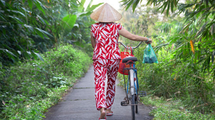 Boşandıktan sonra depresyona girdi, ilk seyahatine 56 yaşında çıktı Büyükanne şimdi bisikletle dünyayı geziyor