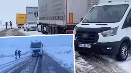 Kars-Ardahan karayolunda yoğun kar yağışı: TIR’lar yolda kaldı Kars-Ardahan karayolunda yoğun kar yağışı: TIR’lar yolda kaldı