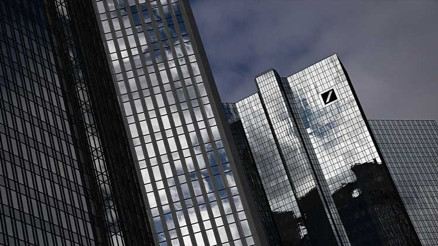 Deutsche Bank şubeleri kapatacak, işçi çıkaracak
