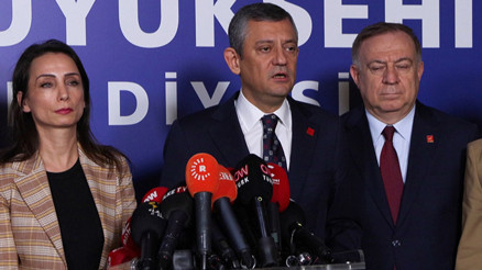 DEM Parti Heyeti, Saraçhanedeki İBB binasında Özgür Özel ile görüştü