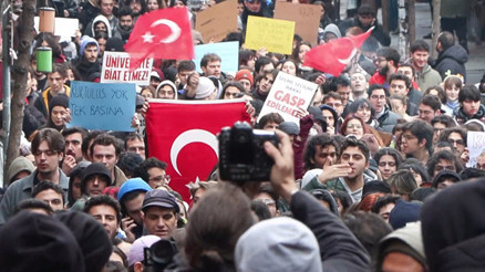 Beşiktaştaki izinsiz yürüyüşe polis müdahalesi