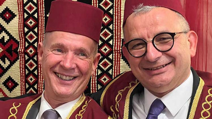 Başkan Henkel ile Kaymakam Melcher’den ‘şark köşesi’ pozu
