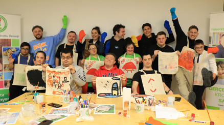 Ünlü isimler, down sendromlu gençlerle buluştu Ünlü isimler, down sendromlu gençlerle buluştu