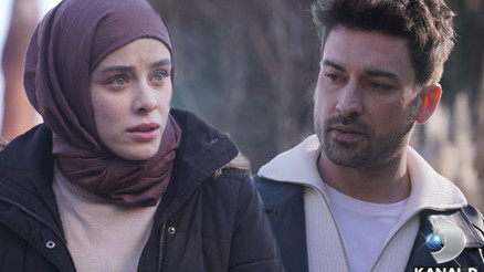 Anne beni de al yanına