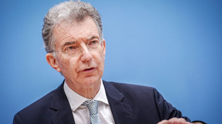 ‘Bakanlıklar birleştirilsin’