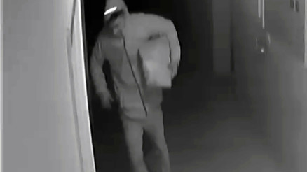 Apartmana misafir gibi girdiler... Asansörün güç kaynağı cihazını çaldılar; 3 tutuklama