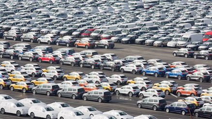 AB’de yeni otomobil satışları şubatta azaldı