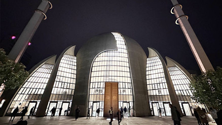 Bu gece Kadir Gecesi... ‘Kim inanarak ve sevabını Yüce Allah’tan umarak...’