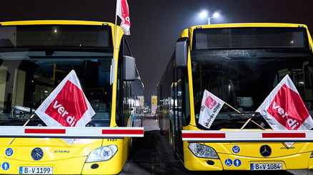 Berlin yine felç Ver.di oylama başlattı... Daha büyüğü yolda... Berlin yine felç Ver.di oylama başlattı... Daha büyüğü yolda...
