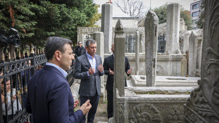 CHP lideri Özel, Şehzadebaşı Camiini ziyaret etti CHP lideri Özel, Şehzadebaşı Camiini ziyaret etti