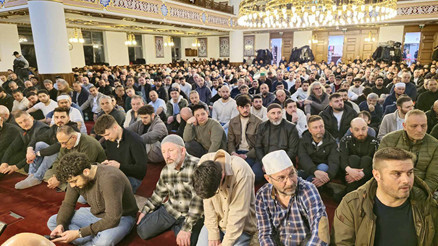 Almanya’da Kadir gecesi coşkusu: Camiler doldu taştı