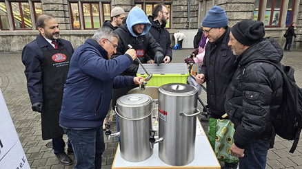 DİTİB’li gençler çorba dağıttı