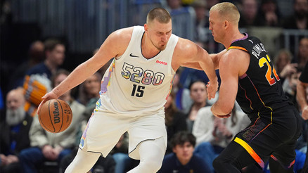 Nuggets, Bucksı Jokicin triple-doubleıyla mağlup etti