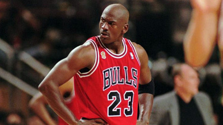 Michael Jordan çılgınlığının sonu yok Giydiği ilk Chicago Bulls forması rekor fiyata satıldı