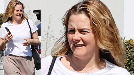 Ne bir estetik var ne bir gram makyaj... Gülüşüyle endamı fırtınalar koparırdı: Klip güzelinin son hali Ne bir estetik var ne bir gram makyaj... Gülüşüyle endamı fırtınalar koparırdı: Klip güzelinin son hali