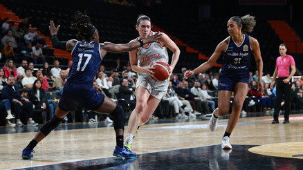 Nesibe Aydın, Mersinde kazanarak öne geçti