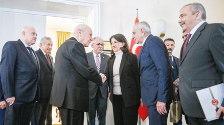 Siyasete bayram arası... DEM Parti ilk kez MHP’yle bayramlaşacak Siyasete bayram arası... DEM Parti ilk kez MHP’yle bayramlaşacak