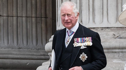 İngiltere Kralı Charles, kanser tedavisinin geçici yan etkileri nedeniyle hastaneye kaldırıldı İngiltere Kralı Charles, kanser tedavisinin geçici yan etkileri nedeniyle hastaneye kaldırıldı