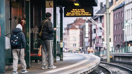 Yeni hükümete rağmen Almanlar harcamada hâlâ temkinli