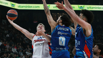 Anadolu Efes, evinde galip