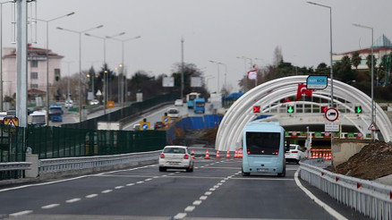 BAYRAMIN 3. GÜNÜ AVRASYA TÜNELİ ÜCRETLİ Mİ 2025 Avrasya Tüneli ve Kuzey Marmara Otoyolu Ramazan Bayramında paralı mı, ücretsiz mi, bedava mı 29 Mart-1 Nisan ücret tarife bilgisi