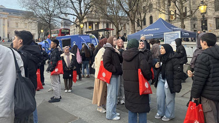Londranın ünlü Trafalgar Meydanında Türkiye temalı iftar programı düzenlendi