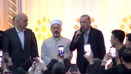 Cumhurbaşkanı Erdoğan, bayram namazını Üsküdarda kıldı