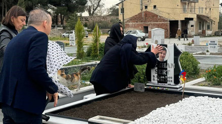 14 yaşındaki oğlunu kaybeden baba, 20 milyon liralık arsasını bakanlığa bağışladı 14 yaşındaki oğlunu kaybeden baba, 20 milyon liralık arsasını bakanlığa bağışladı