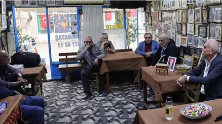 ‘Ölüler Kıraathanesi’nde bayram geleneği bozulmadı