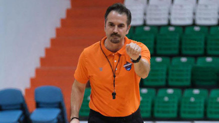 Karşıyaka Erkek Basketbol Takımı, 11 hafta sonra aldığı galibiyetle nefes aldı